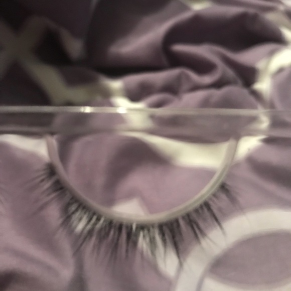 Lashes - Picture 5 of 8